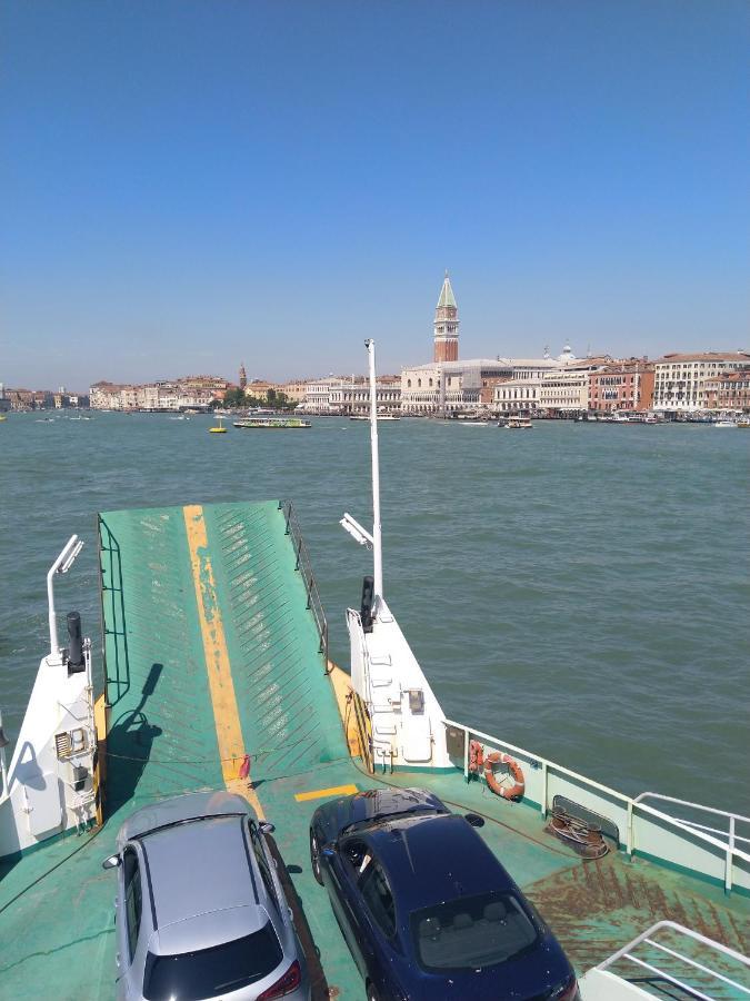 Ferienwohnung Mini Loft Lido With Own Sunny & Private Garden Lido di Venezia Exterior foto
